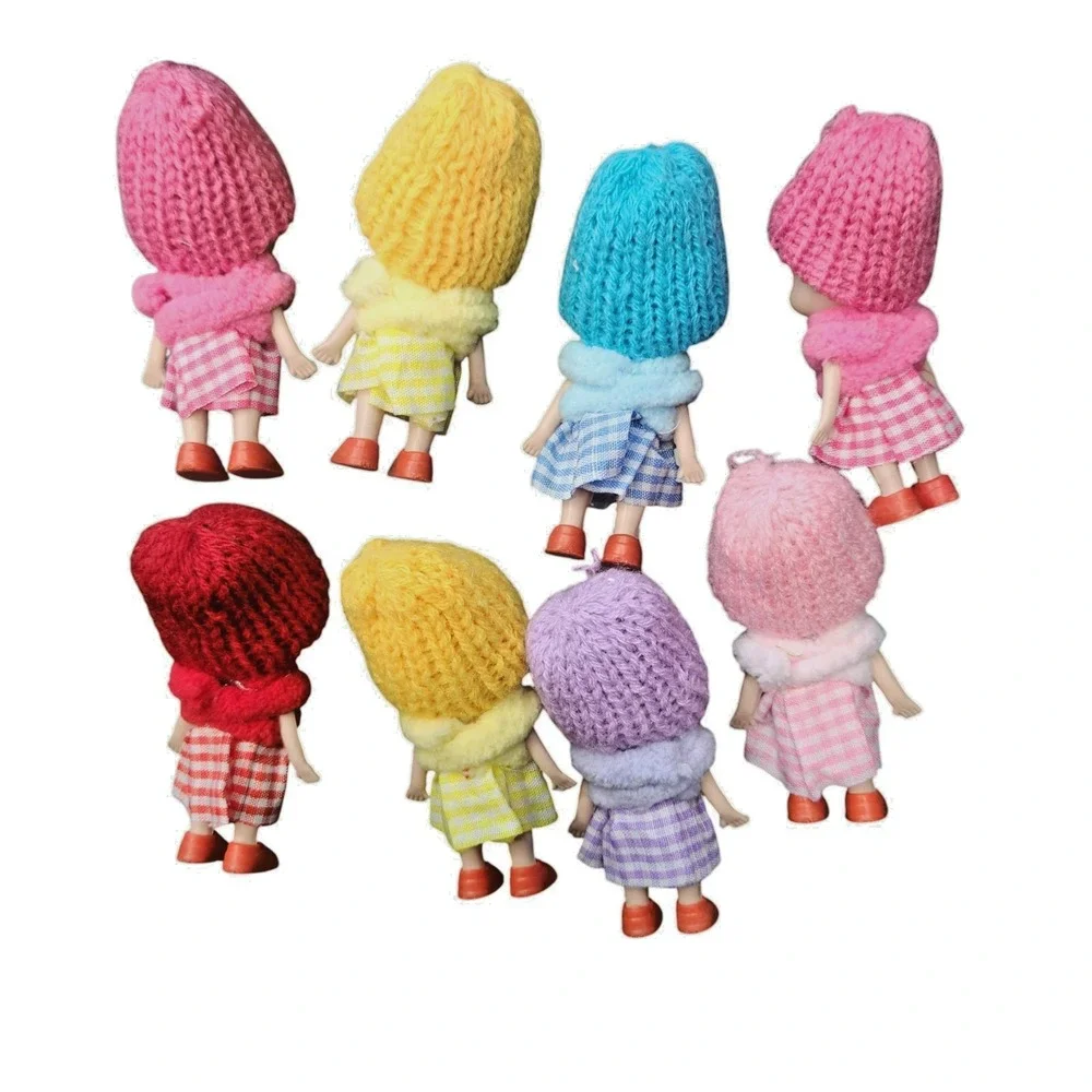 Ddung Plastic‎ Small Dolls